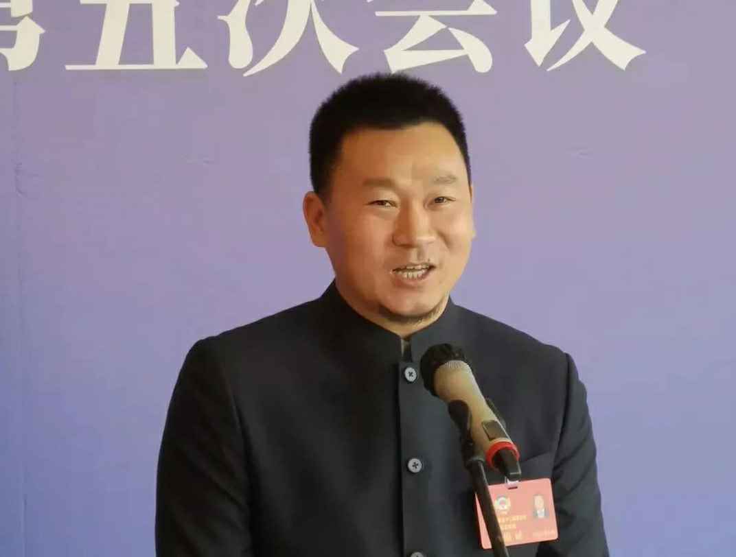 202204221343.jpg 为进一步展示市政协团结、民主、开放、自信的形象,向市民和网友展示政协委员的履职风采,中山市政协十二届五次会议在2月4日上午开幕前开设“委员通道”,市政协委员、开云app站在线入口-开云(中国)公司总经理陈朝阳走进“委员通道”,回应社会关切的问题。他就如何做好城市应急管理规划的问题进行发言,并回答记者提问。.jpg